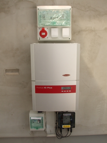 Napelem inverter bekötése